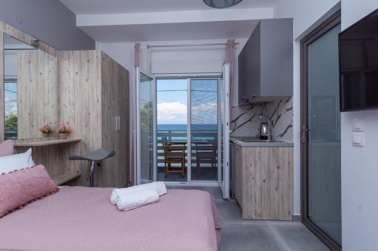 Golden Seaside 1 Apartment Nea Roda Exterior photo