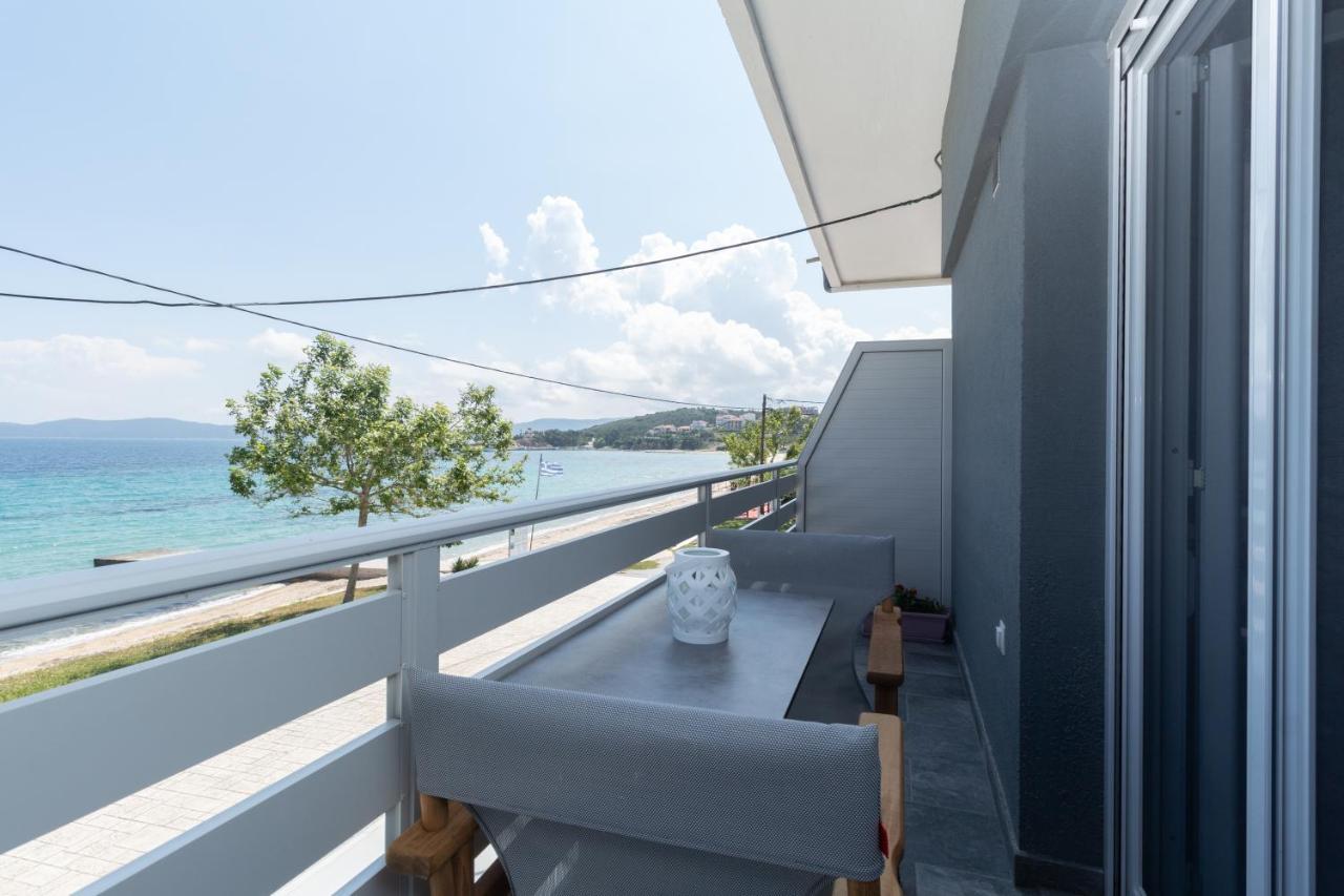 Golden Seaside 1 Apartment Nea Roda Exterior photo
