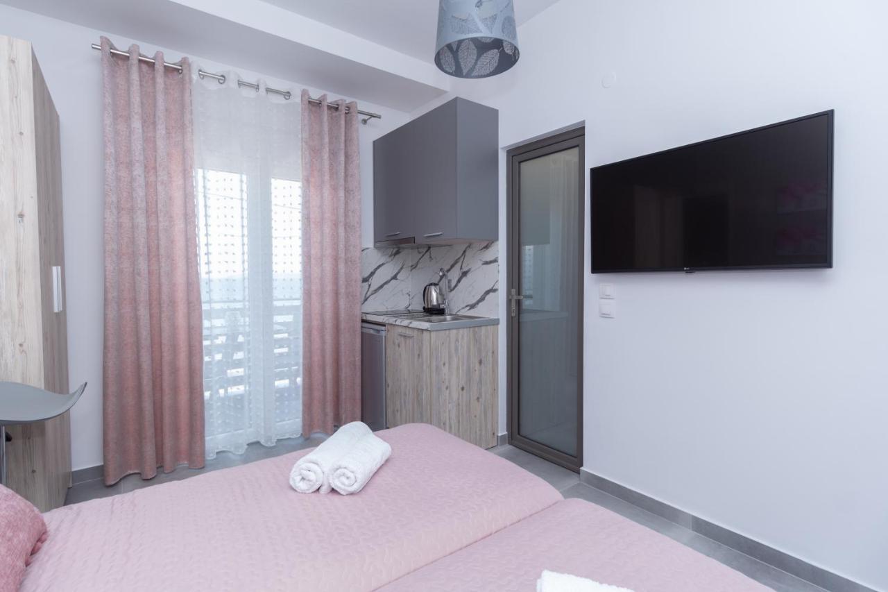 Golden Seaside 1 Apartment Nea Roda Exterior photo